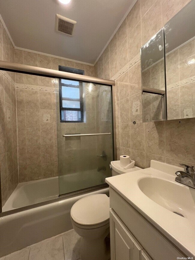 Foto del edificio - 42-16 165th St