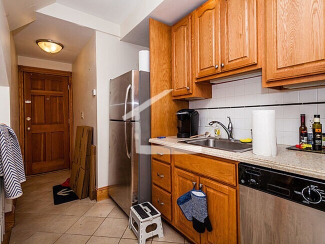 Foto del edificio - Very rare 4 bed 2 bath in beacon hill......