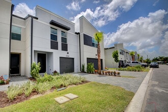 Building Photo - 1740 Lindley St