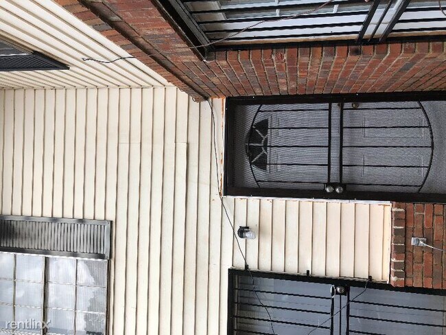 Foto del edificio - 1881 Whitehall Forest Ct SE