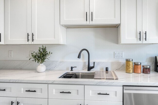 Foto del edificio - Beautifully remodeled single-story home in the heart of Solana Beach!