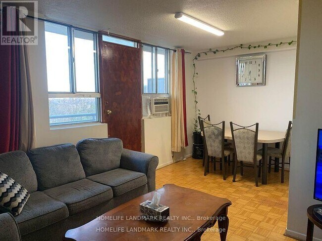 Building Photo - 100 Dundalk Dr