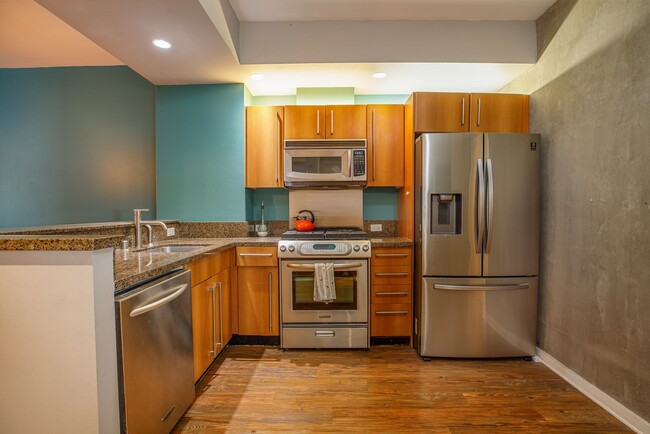 Building Photo - One Bedroom Condo In the Heart of East Vil...