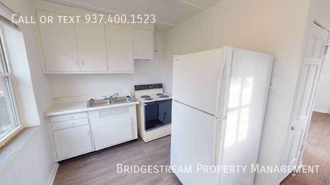 Building Photo - Updated 2 bedroom, 1 bath double with base...