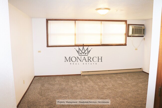 Building Photo - 1700 W 44th St