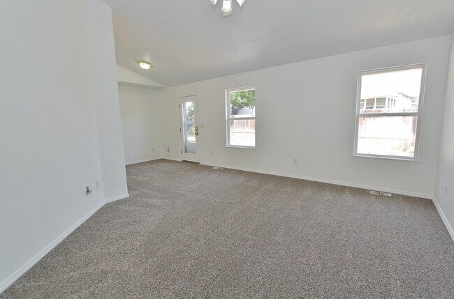 Foto del edificio - 608 Smith Ct