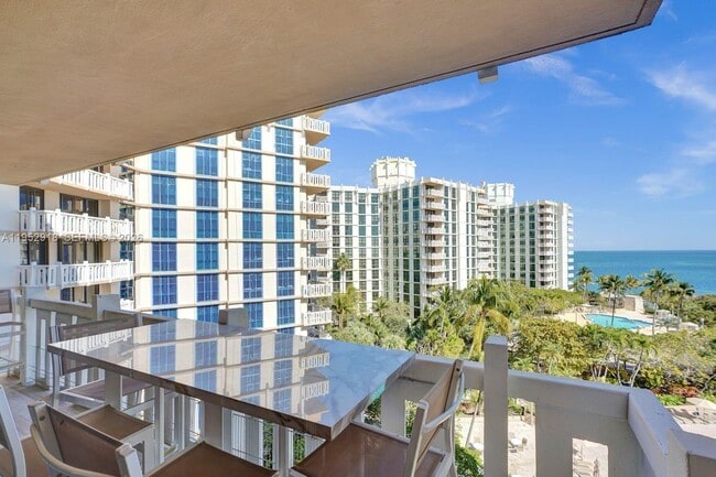 Foto del edificio - 1121 Crandon Blvd