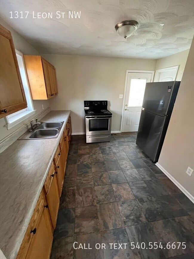 Foto del edificio - 1317 Leon St NW