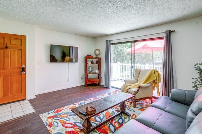 Building Photo - Gorgeous Quail Meadow Condo 2 bedroom / 1....