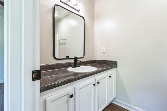 Foto del edificio - Spacious 4BR Townhome in Monroe