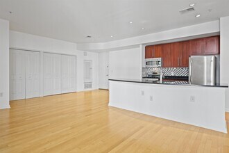 Building Photo - 1100 Adams St