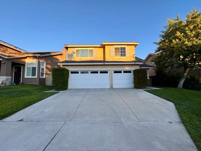 Building Photo - Beautiful 4 Bedroom Murrieta Home with Sol...
