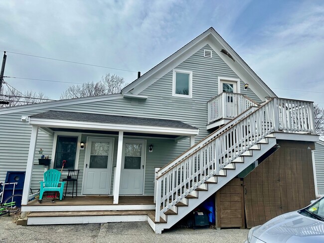 Building Photo - 288 Pleasant St