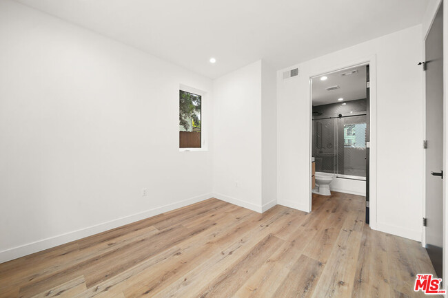 Building Photo - 1520 Magnolia Ave