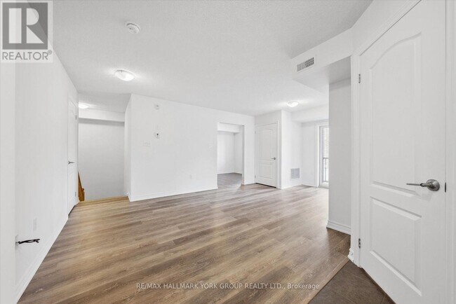 Photo du bâtiment - 27 Madelaine Dr