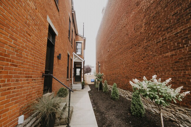 Building Photo - 907 Monroe St