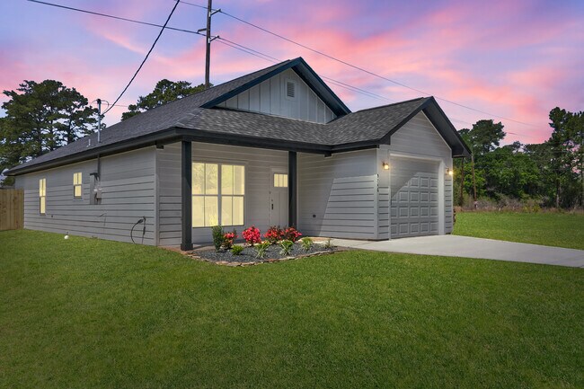 Foto del edificio - 9846 Golden Ln