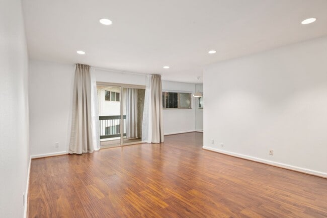 Building Photo - 4732 Park Granada