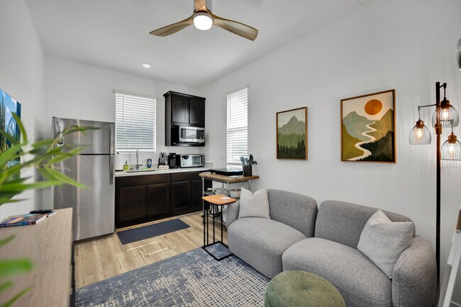 Foto del edificio - 9440 Sequoia Ridge Ave