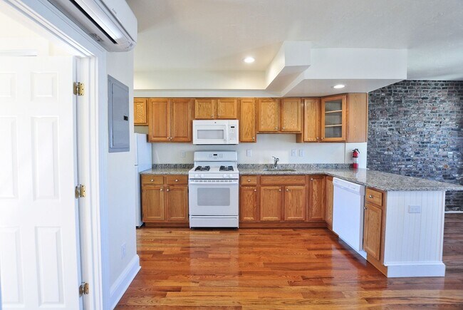 Foto del edificio - SOUTH BOSTON BEAUTIFUL 1BED FOR $2600- SEP...