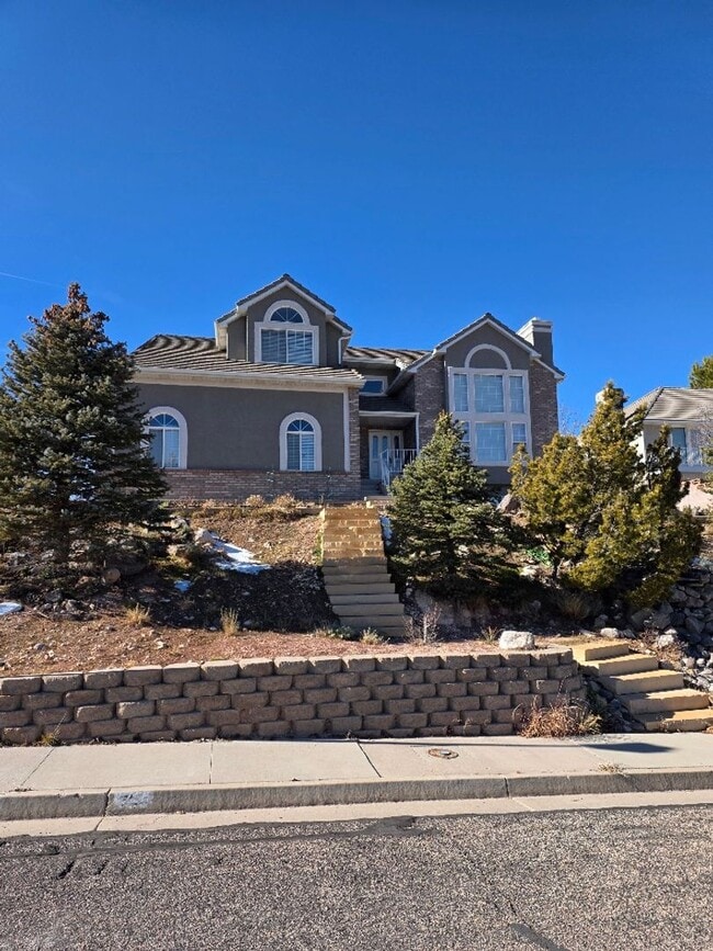 Building Photo - Charming basement apartment