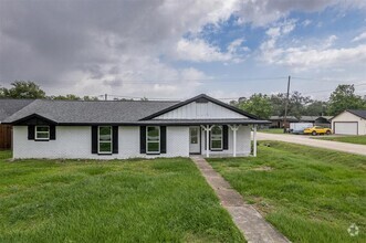 Building Photo - 602 E Forest Ave