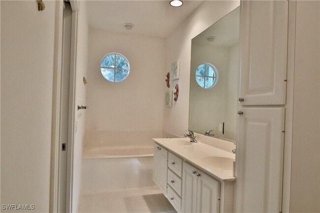 Building Photo - 6182 Towncenter Cir
