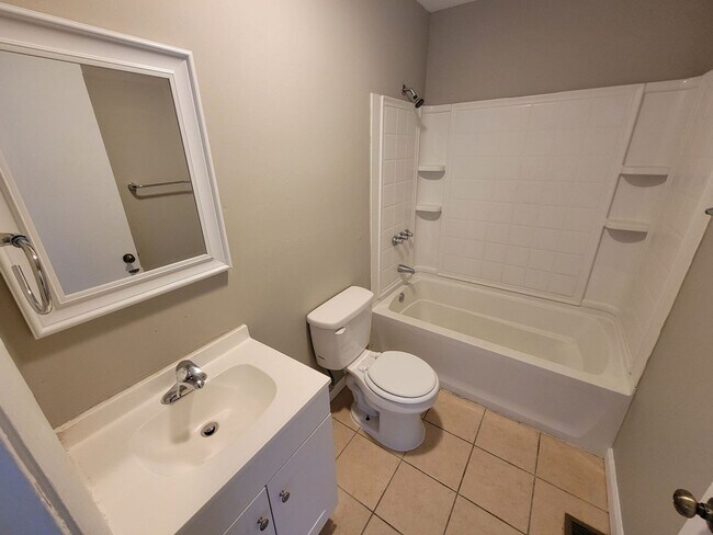 Building Photo - 2029 Pater Ave 2BR/2BA (Fairfield Twp)