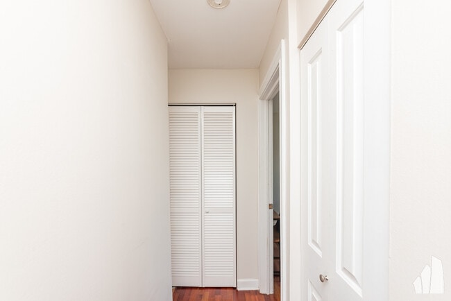 Foto del edificio - 3900 N Pine Grove Ave