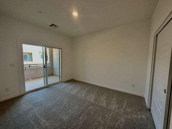 Foto del edificio - 333 Laurel Peak Dr