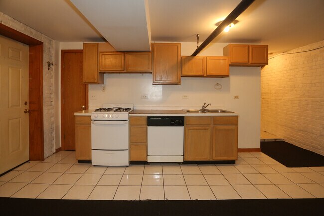 Building Photo - 4402 N Racine Ave