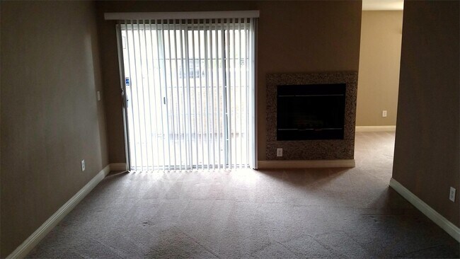 Foto del edificio - 6500 W Lake Mead Blvd
