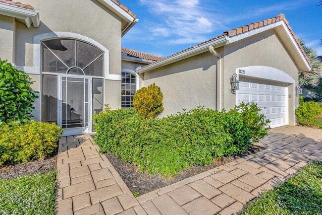 Building Photo - 11223 Edgewater Cir