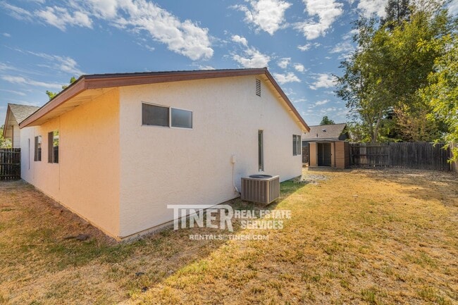 Building Photo - Beautiful Roseville Home