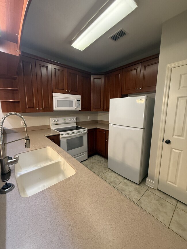 Foto del edificio - 1529 Crescent Hills Dr