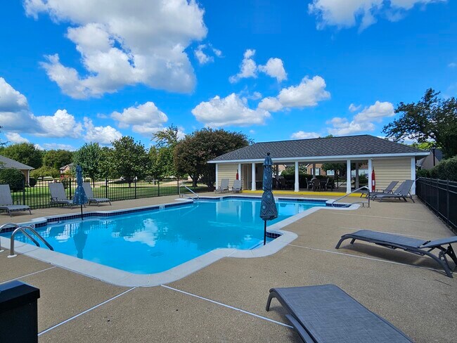 Foto del edificio - 1310 Ramseur Ln