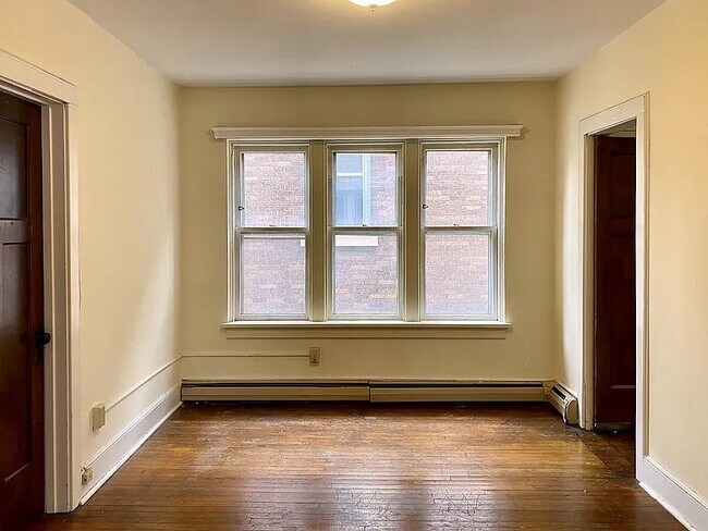 Foto del edificio - 3070 N Oakland Ave