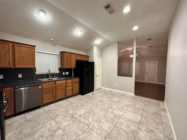 Foto del edificio - 2303 Summit Meadow Dr