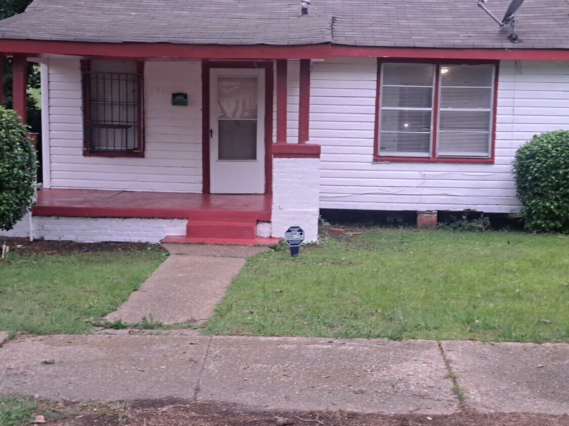 Primary Photo - 1824 S Holt St