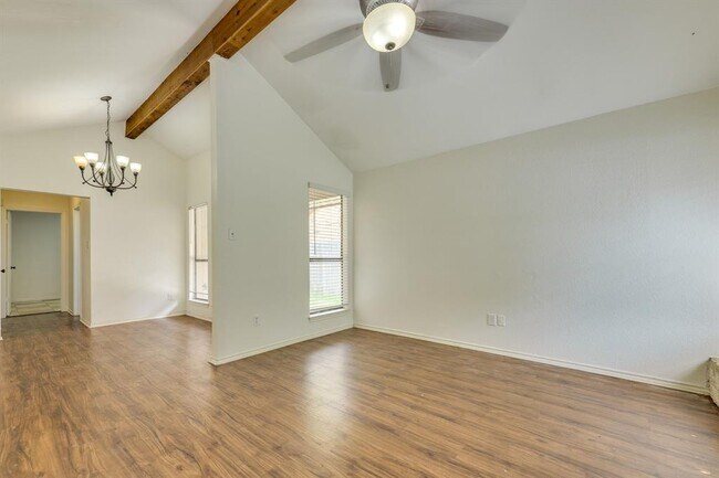 Foto del edificio - 16041 Stoneham Cir