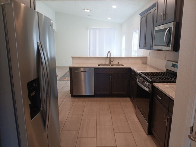 Building Photo - 3 Bedroom, 2 Bathroom Home! Schedule a Sho...