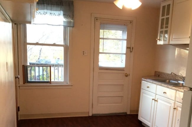 Kitchen - 813 5th St