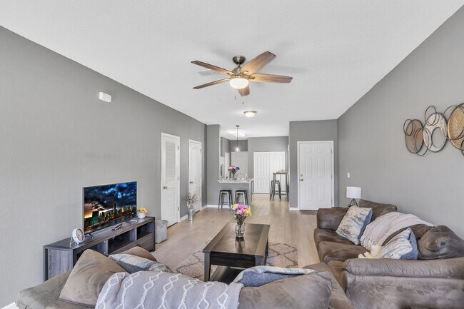 Building Photo - Great 3 bedroom/ 2.5 bathroom townhome just a short drive to St Augustine and beaches!