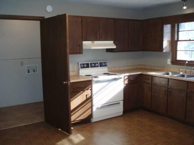 Building Photo - 130 Ashdown Dr