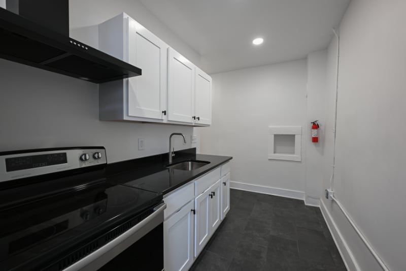 Primary Photo - 1384 W 83rd St