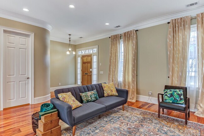 Foto del edificio - 311 W Taylor St