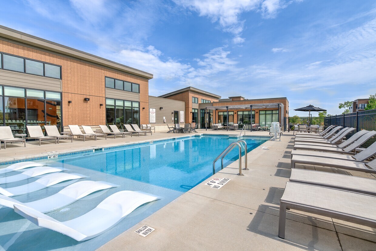 Statesman Apartments Apartments in Franklin, WI