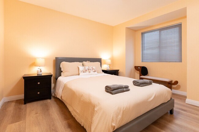 Foto del edificio - Contemporary New home in Monrovia