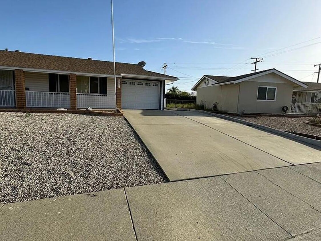 Primary Photo - Sun City great home