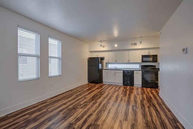 Foto del edificio - Beautifully located in the heart of Counci...